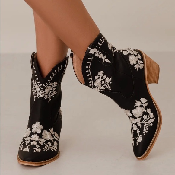 Mi.iM 8.5 Black Floral Embroidered Ankle Boots - Picture 4 of 4